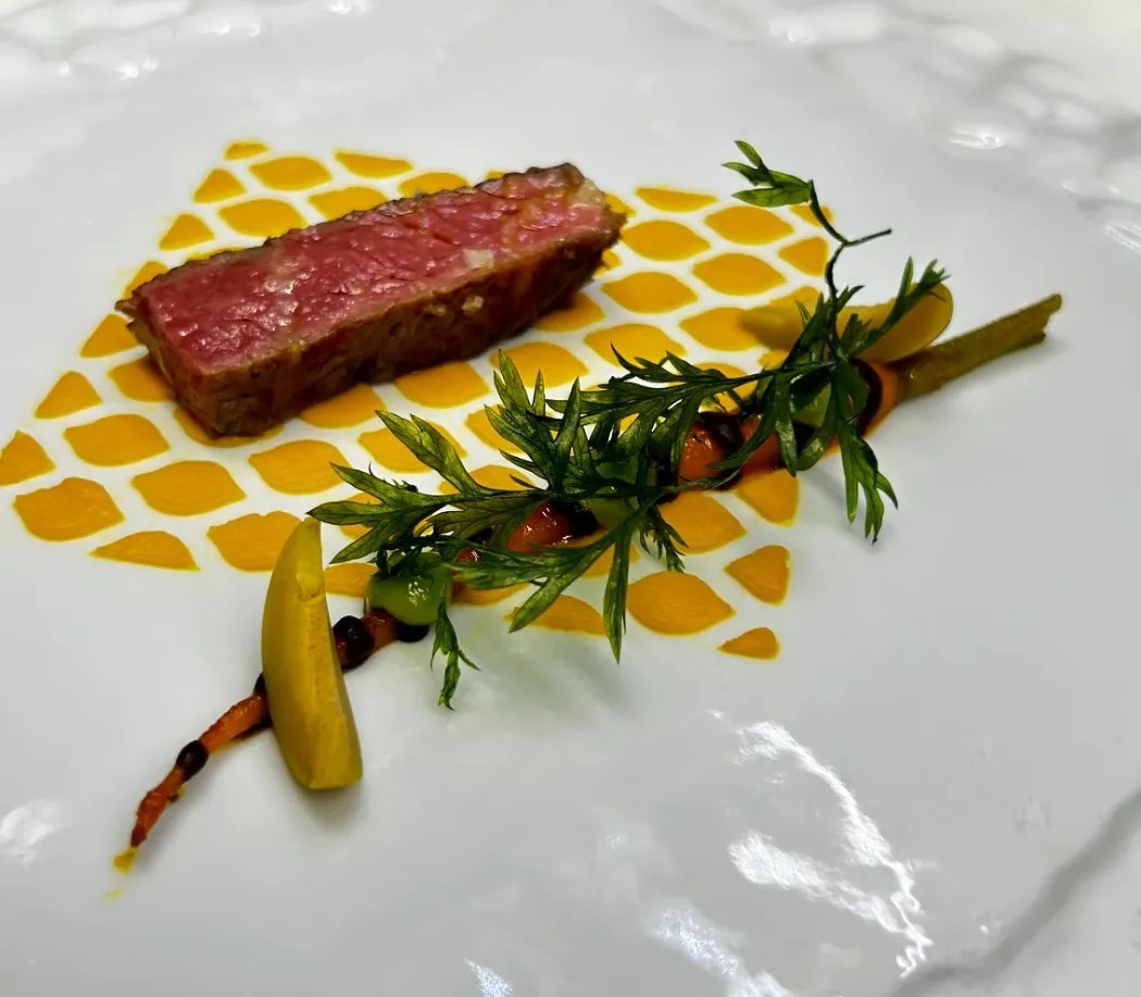 Image alt description