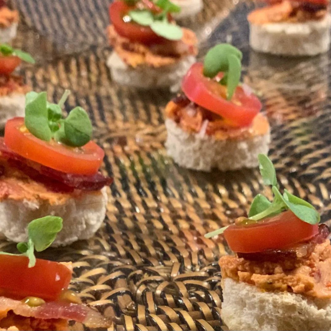 Image alt description