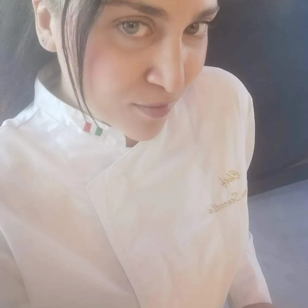 Image alt description