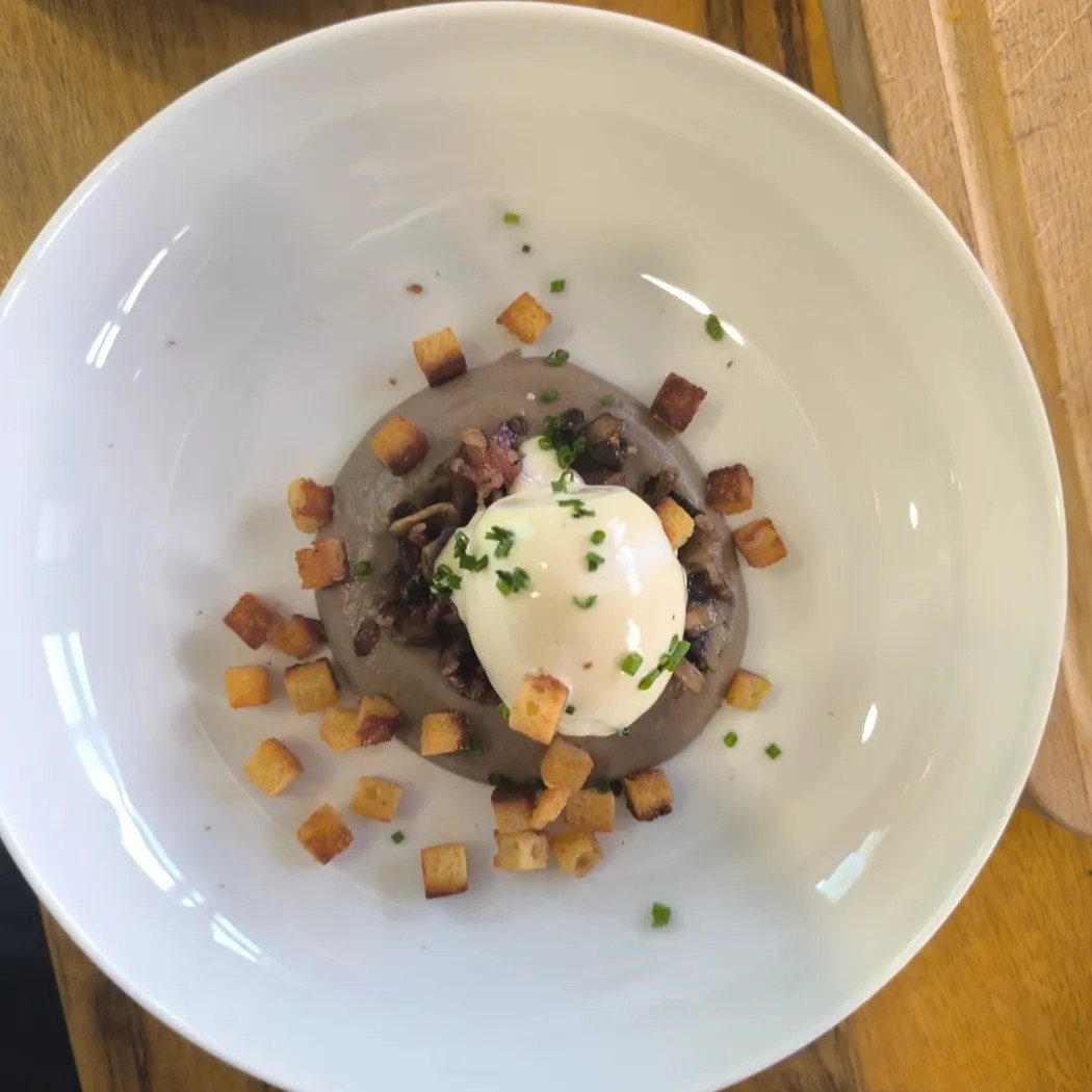 Image alt description