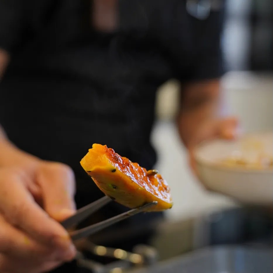 Image alt description