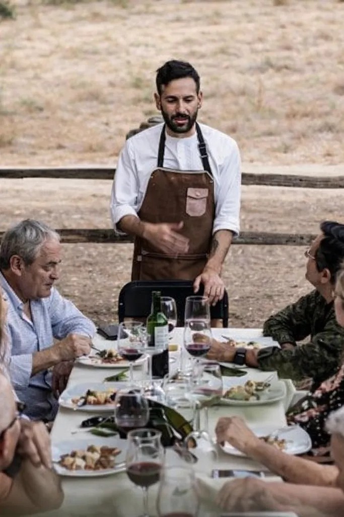 Image alt description