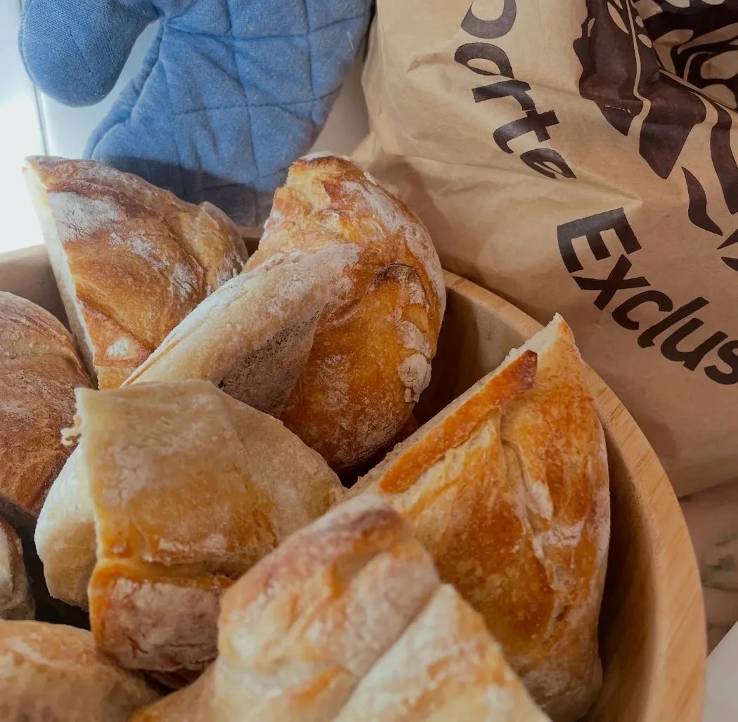 Image alt description