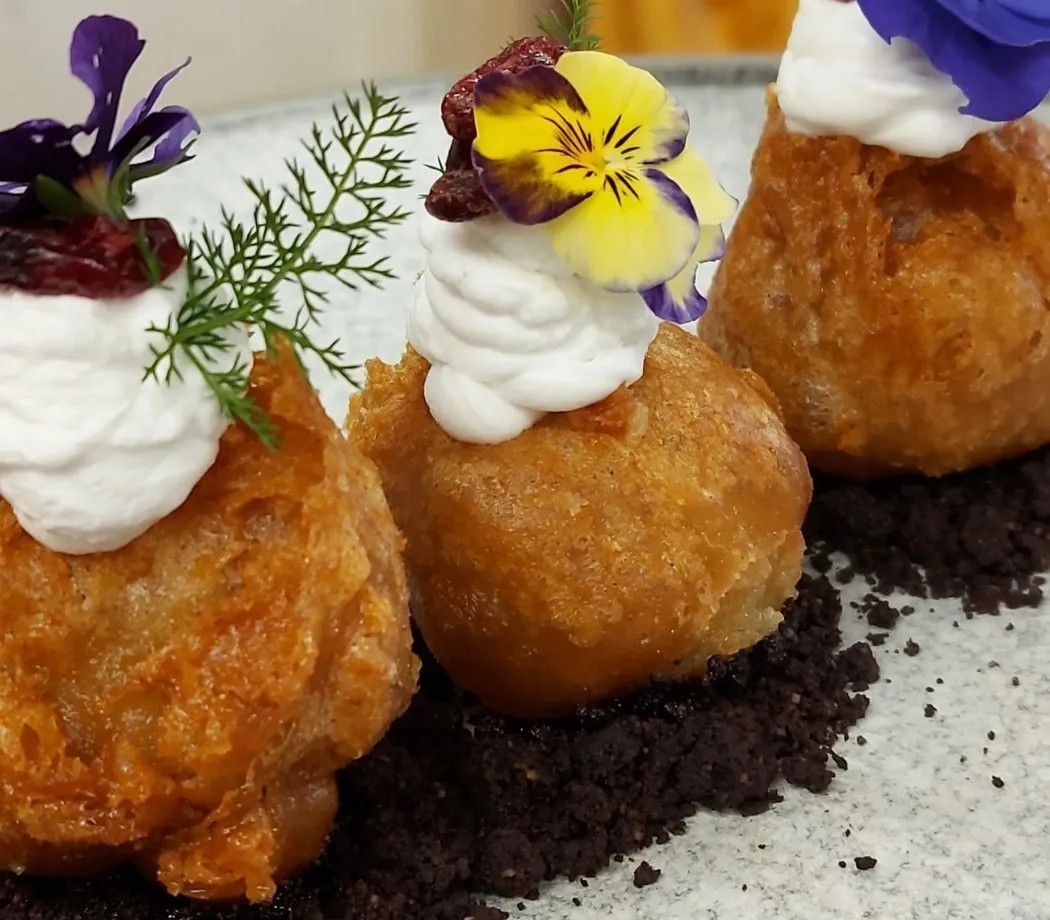 Image alt description