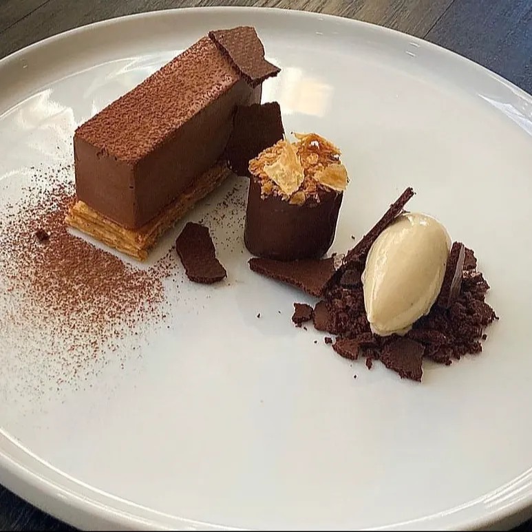 Image alt description