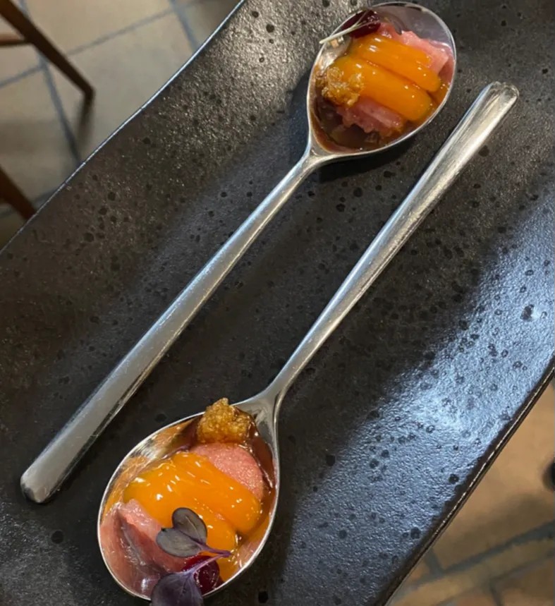 Image alt description