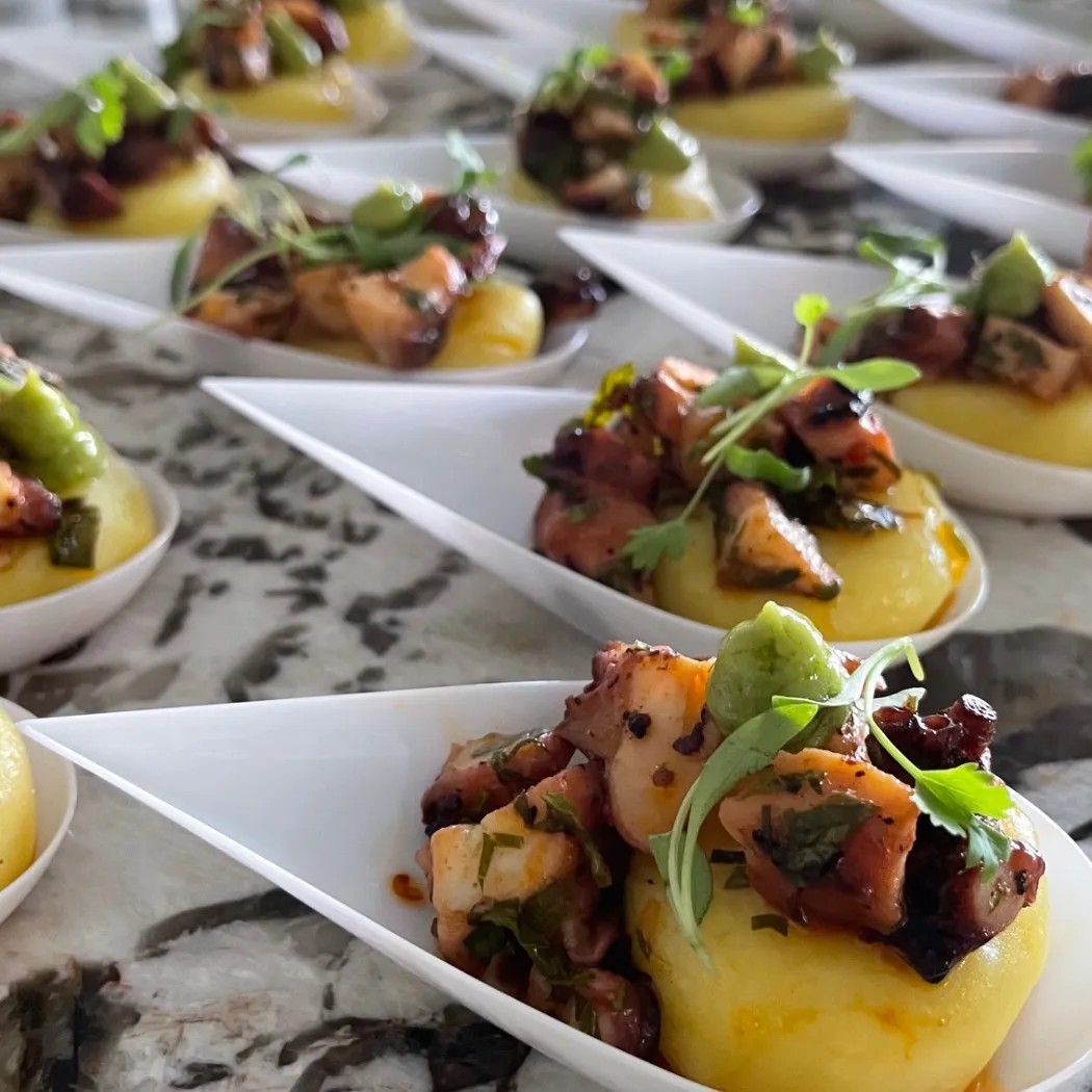 Image alt description