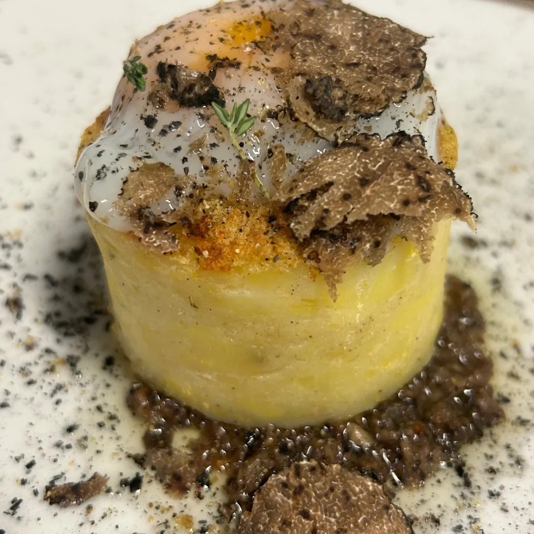 Image alt description