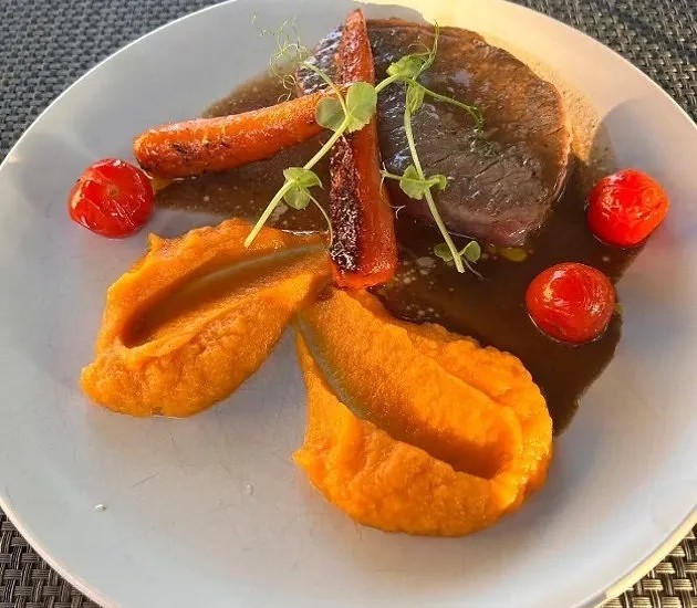 Image alt description