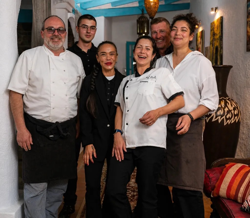 Image alt description