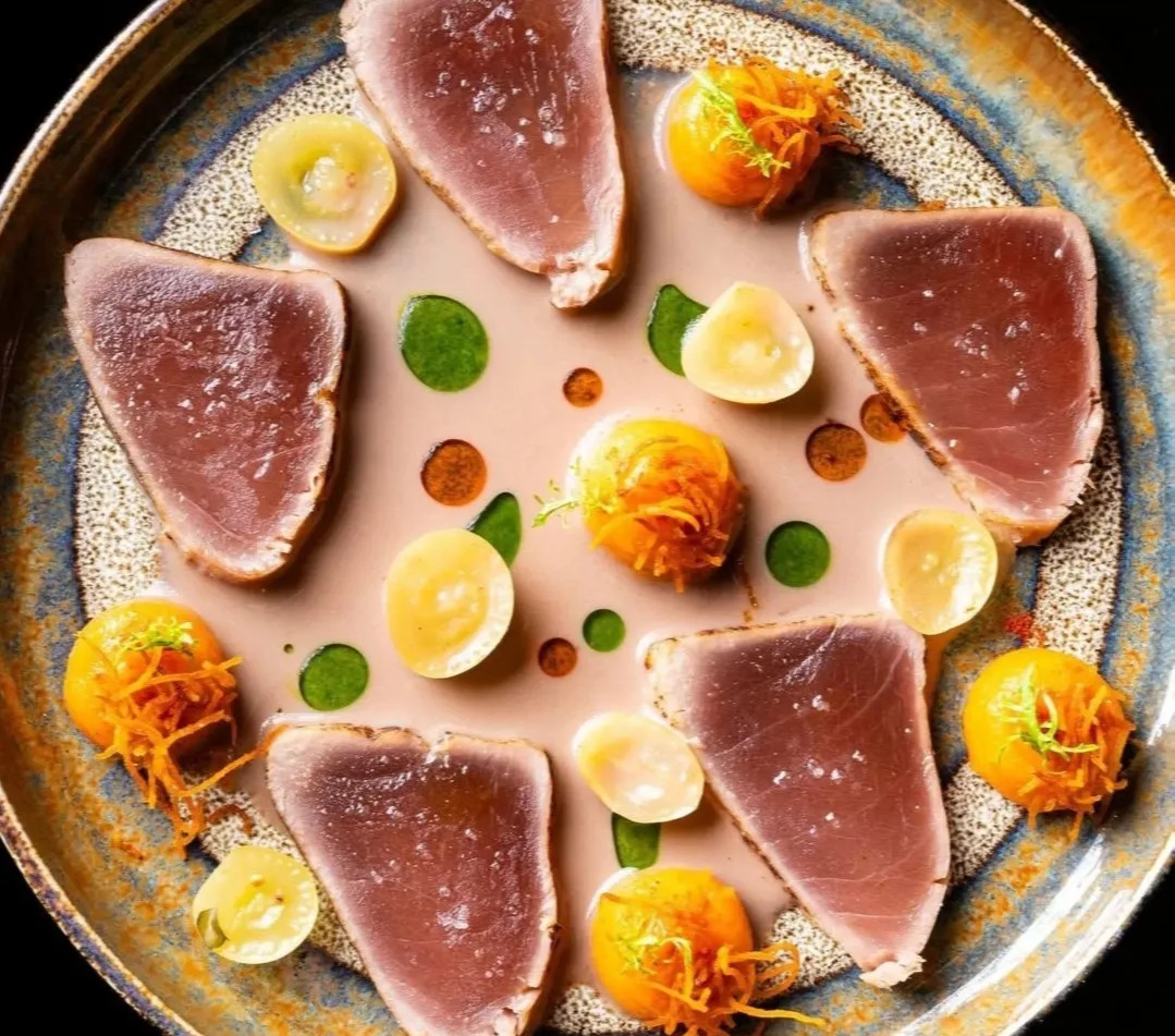 Image alt description