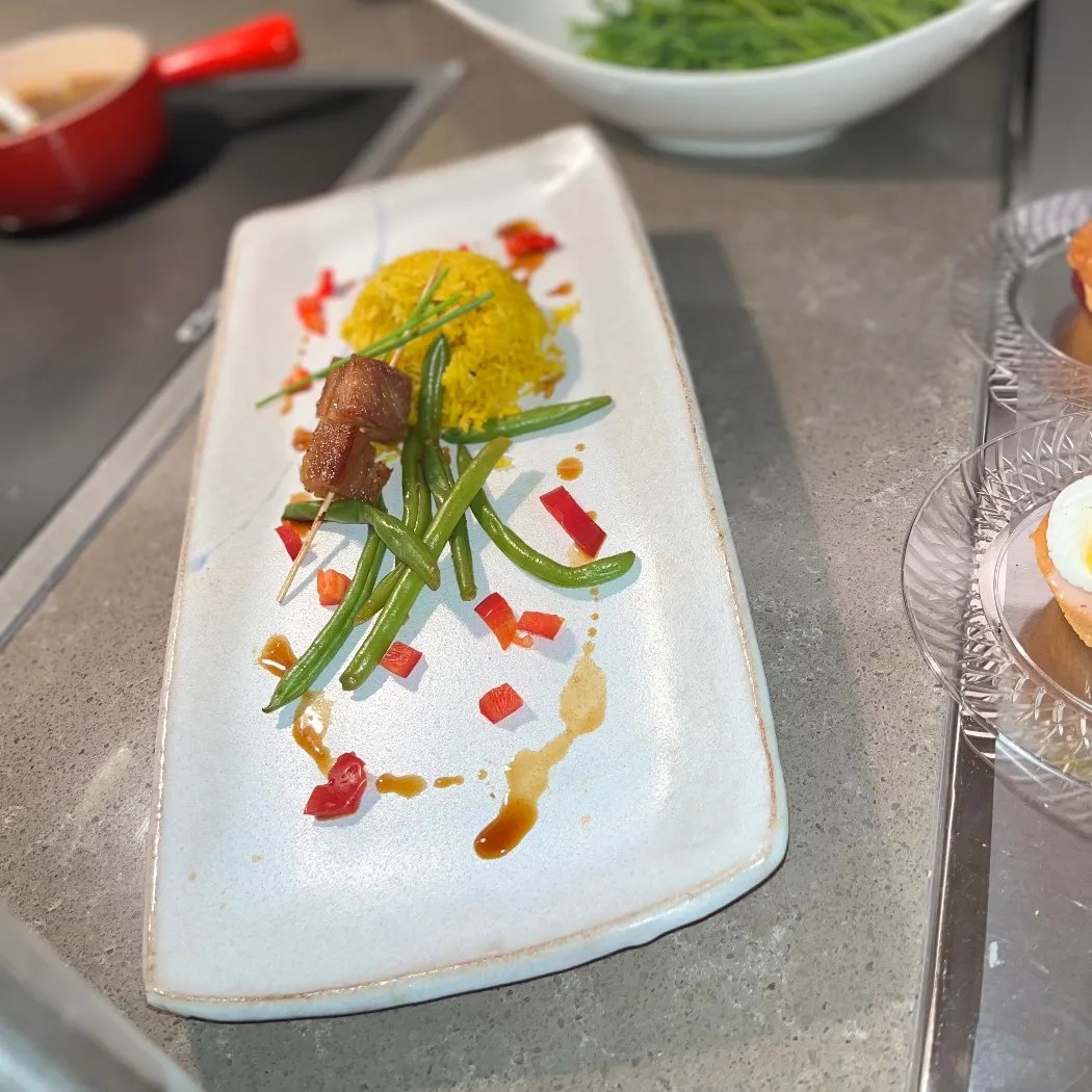 Image alt description