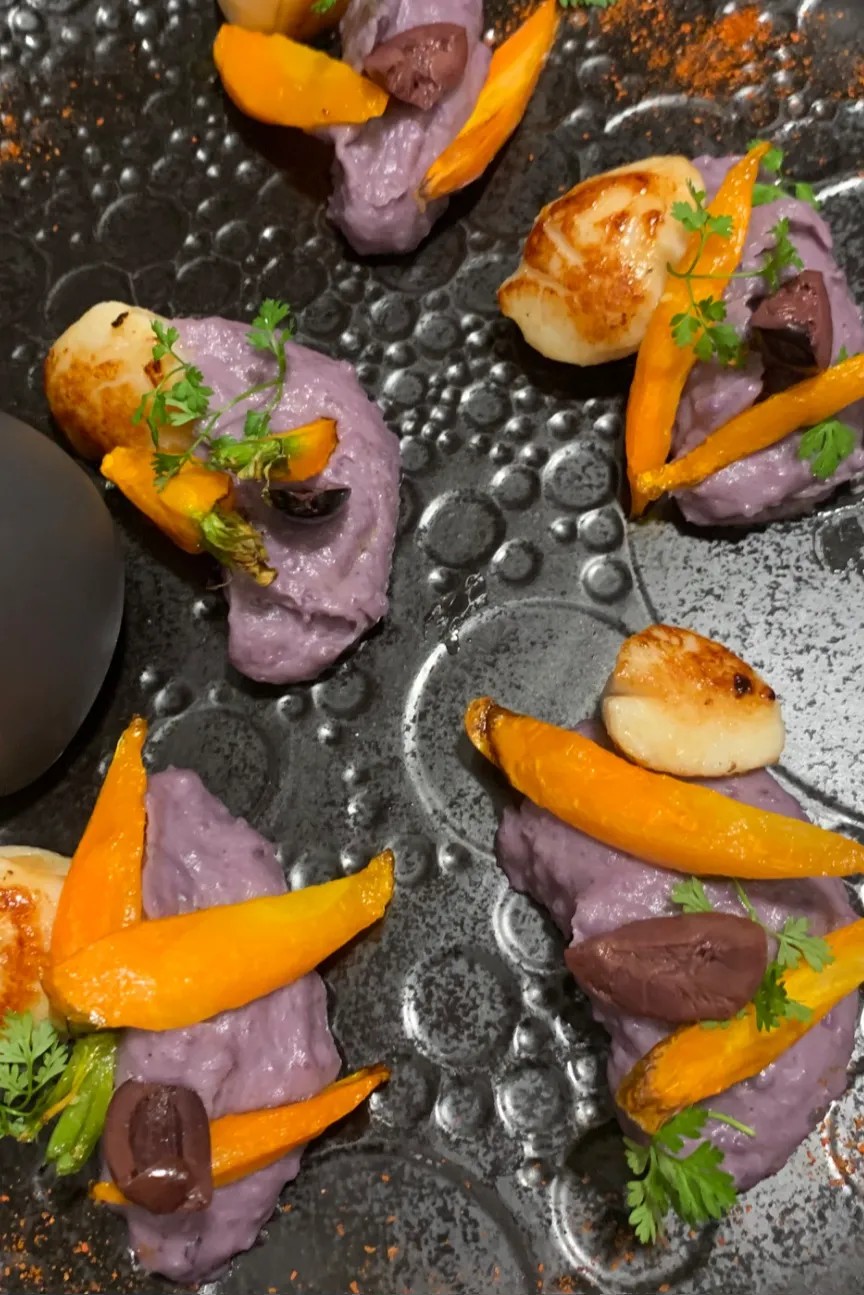 Image alt description