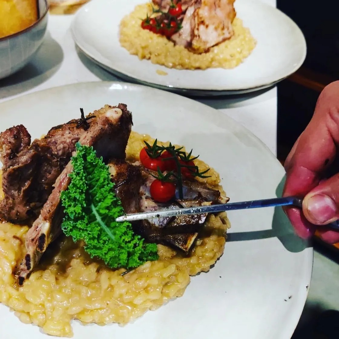 Image alt description