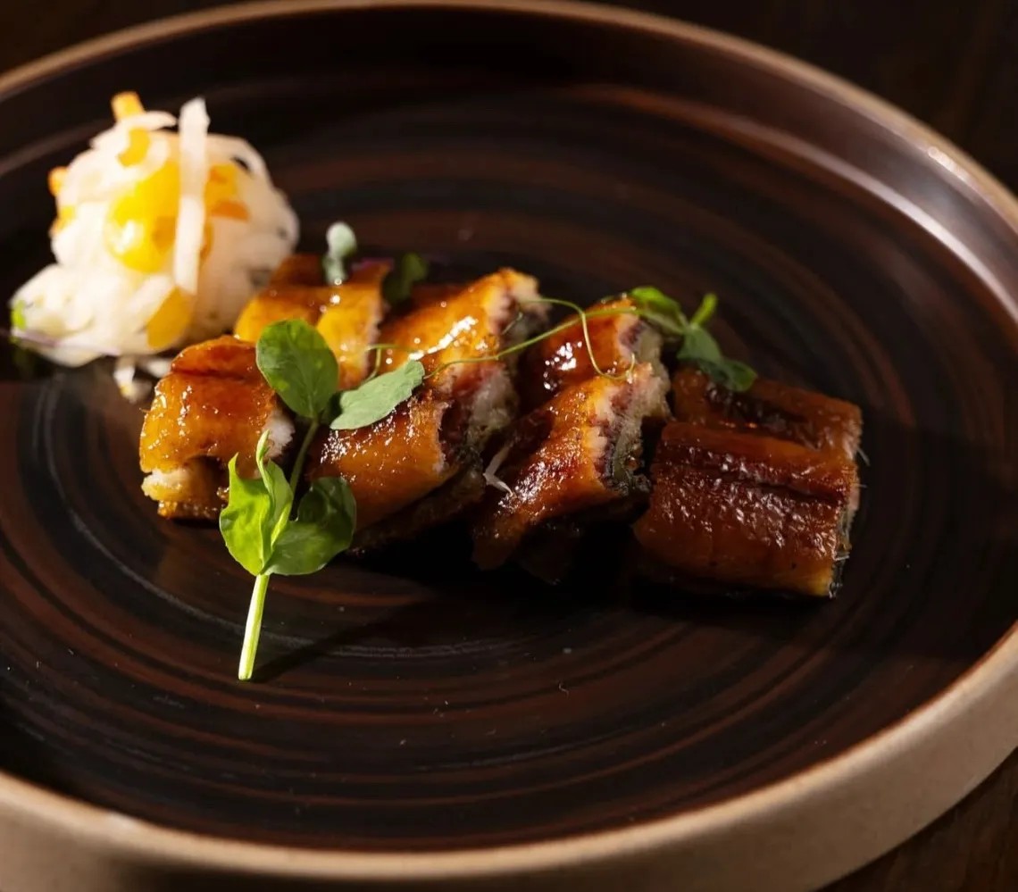 Image alt description