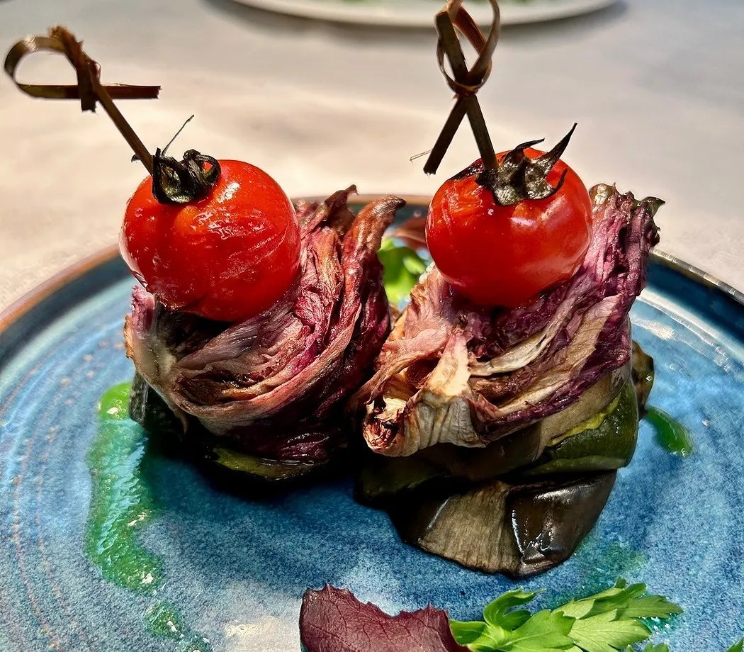 Image alt description