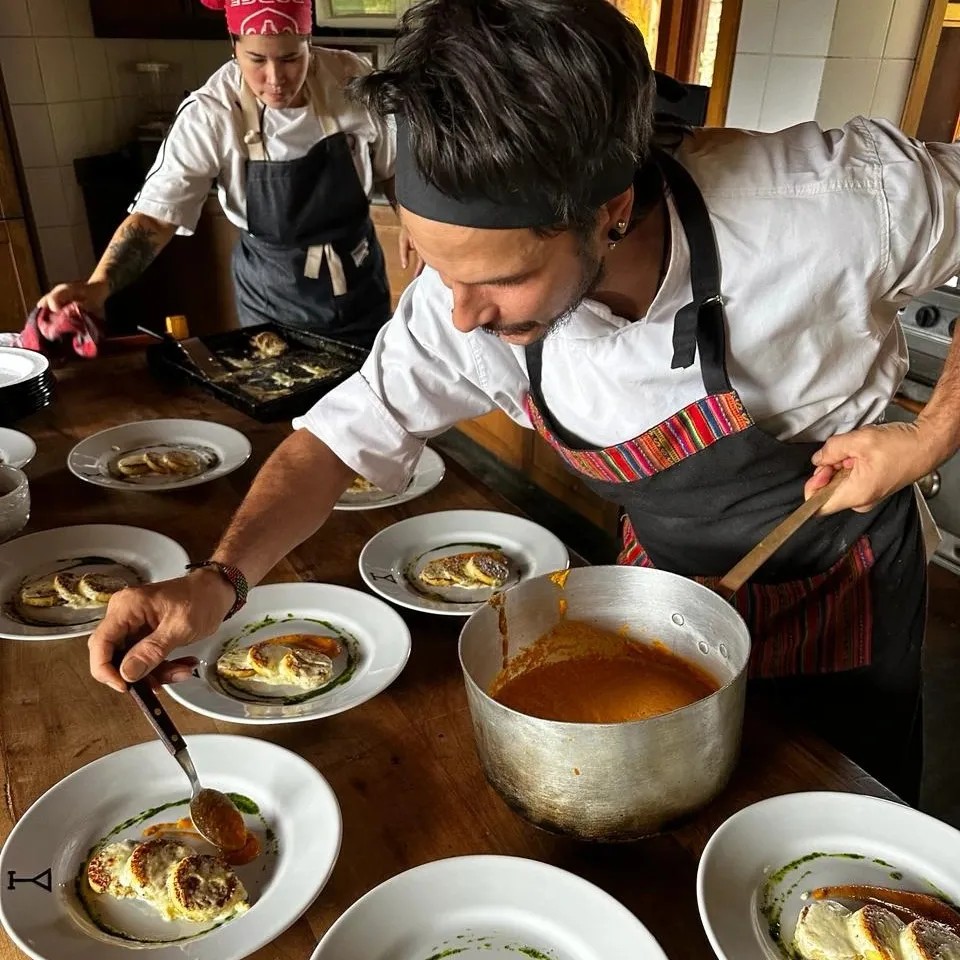 Image alt description