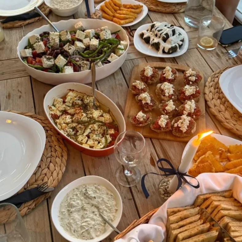 Image alt description