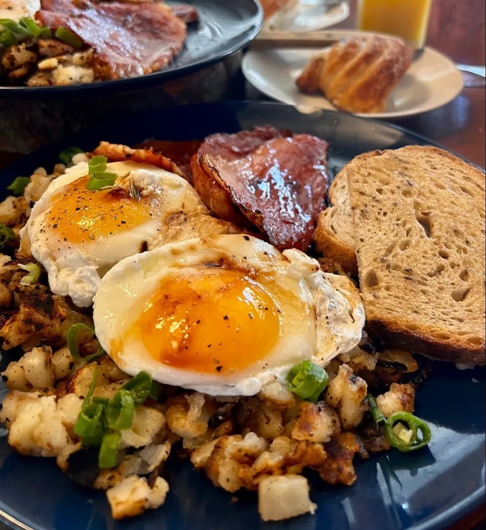 Image alt description