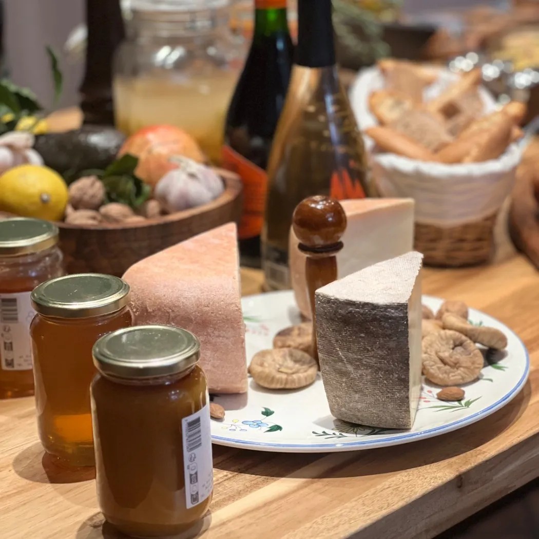 Image alt description