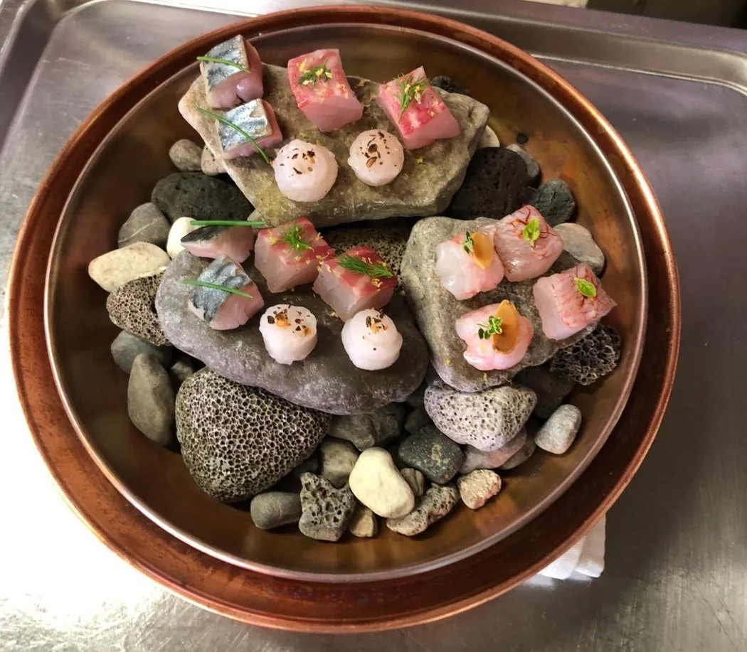 Image alt description