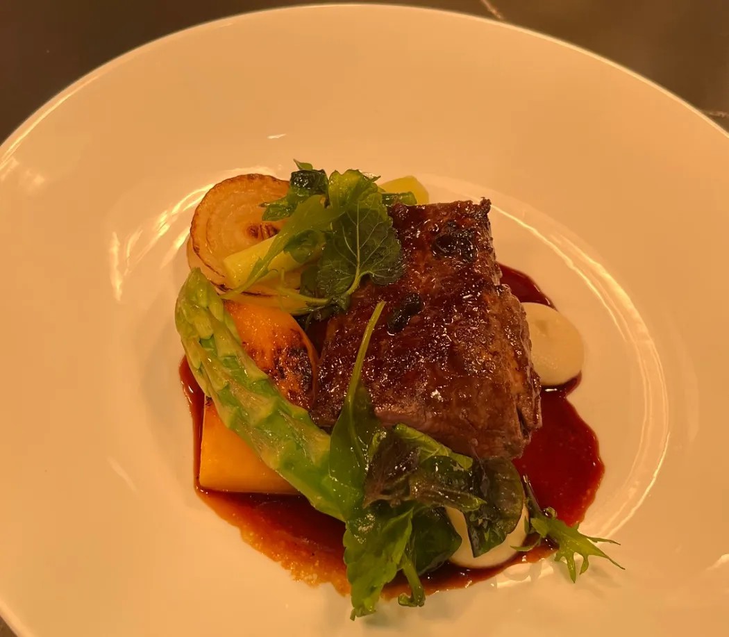 Image alt description