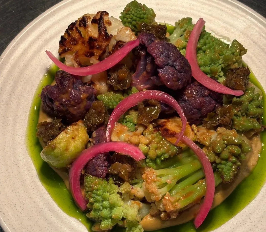 Image alt description