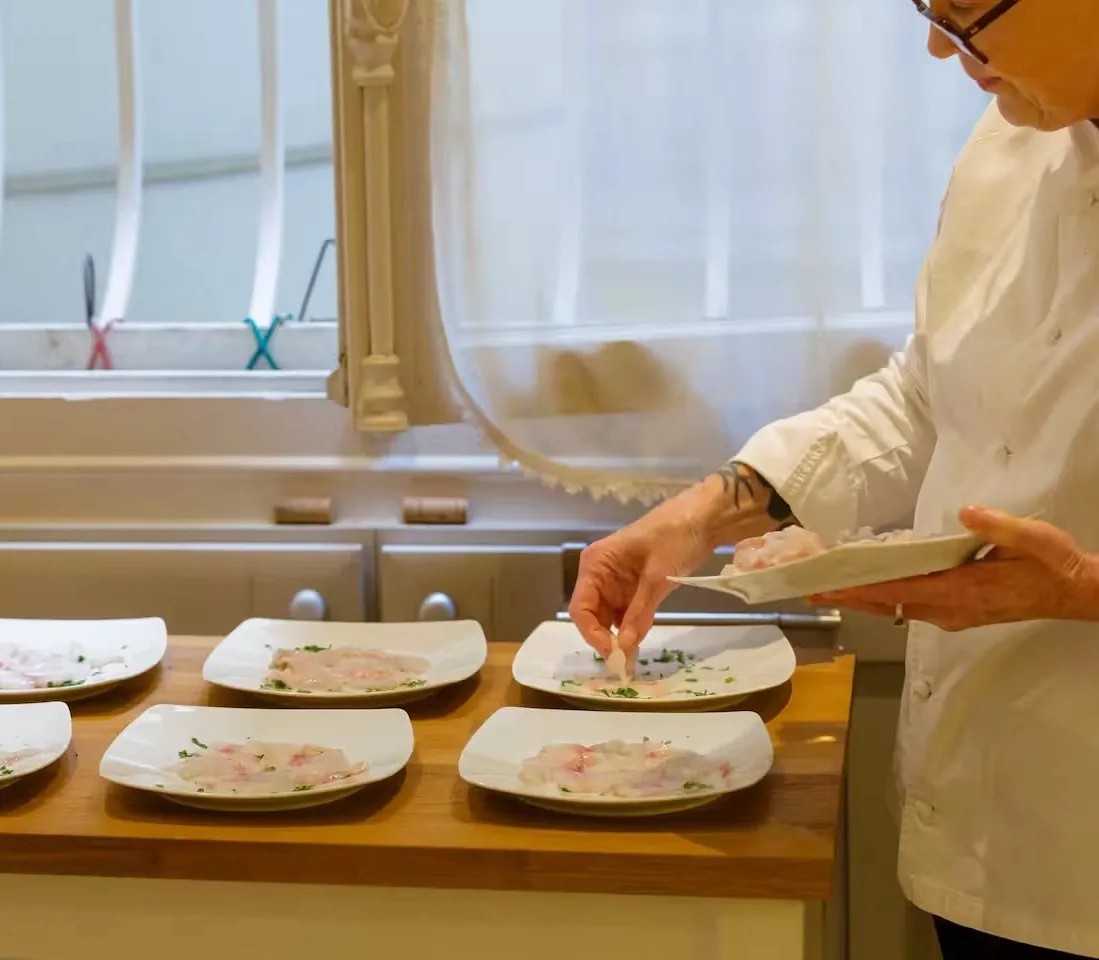 Image alt description