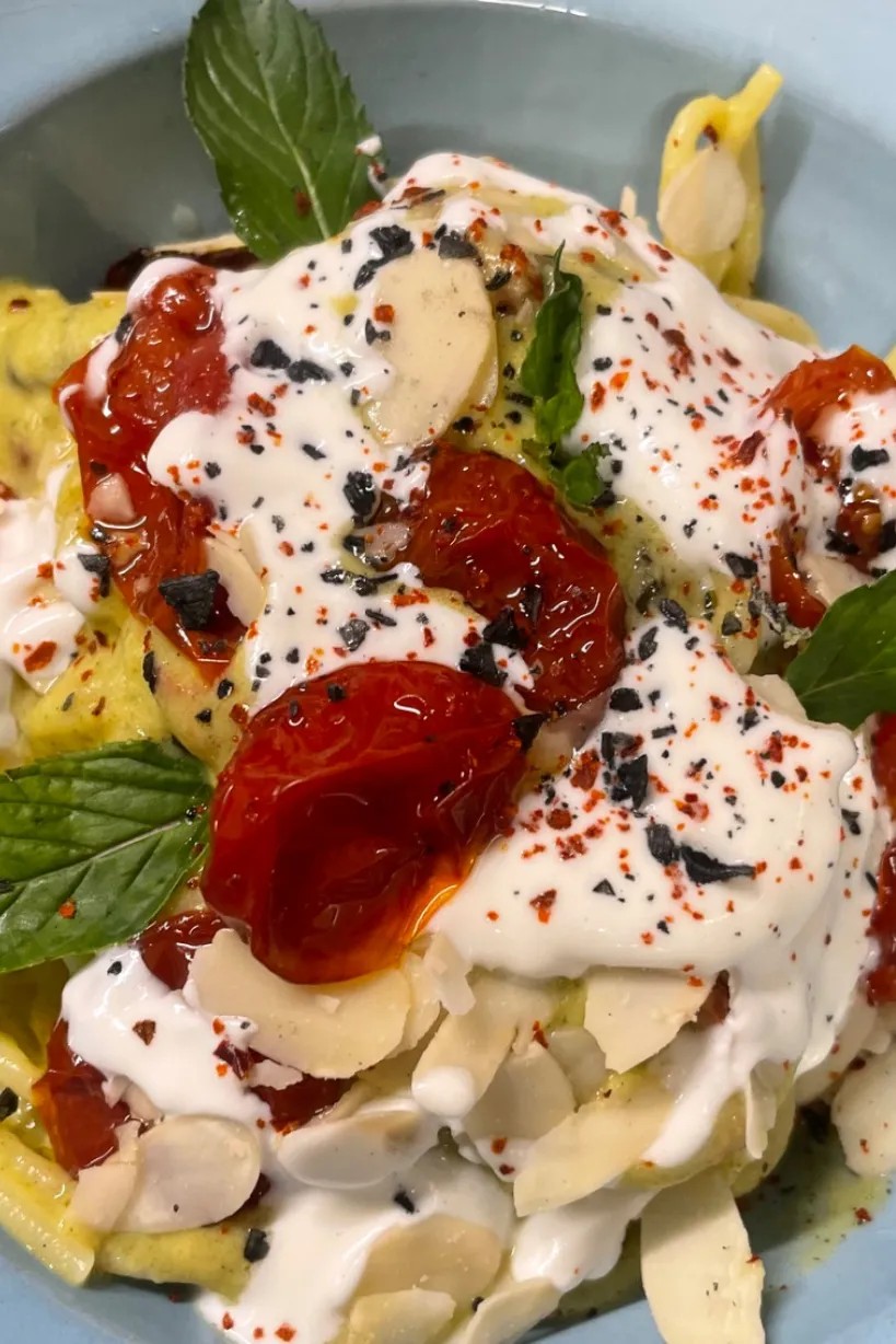 Image alt description