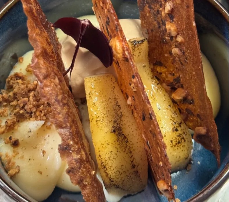 Image alt description