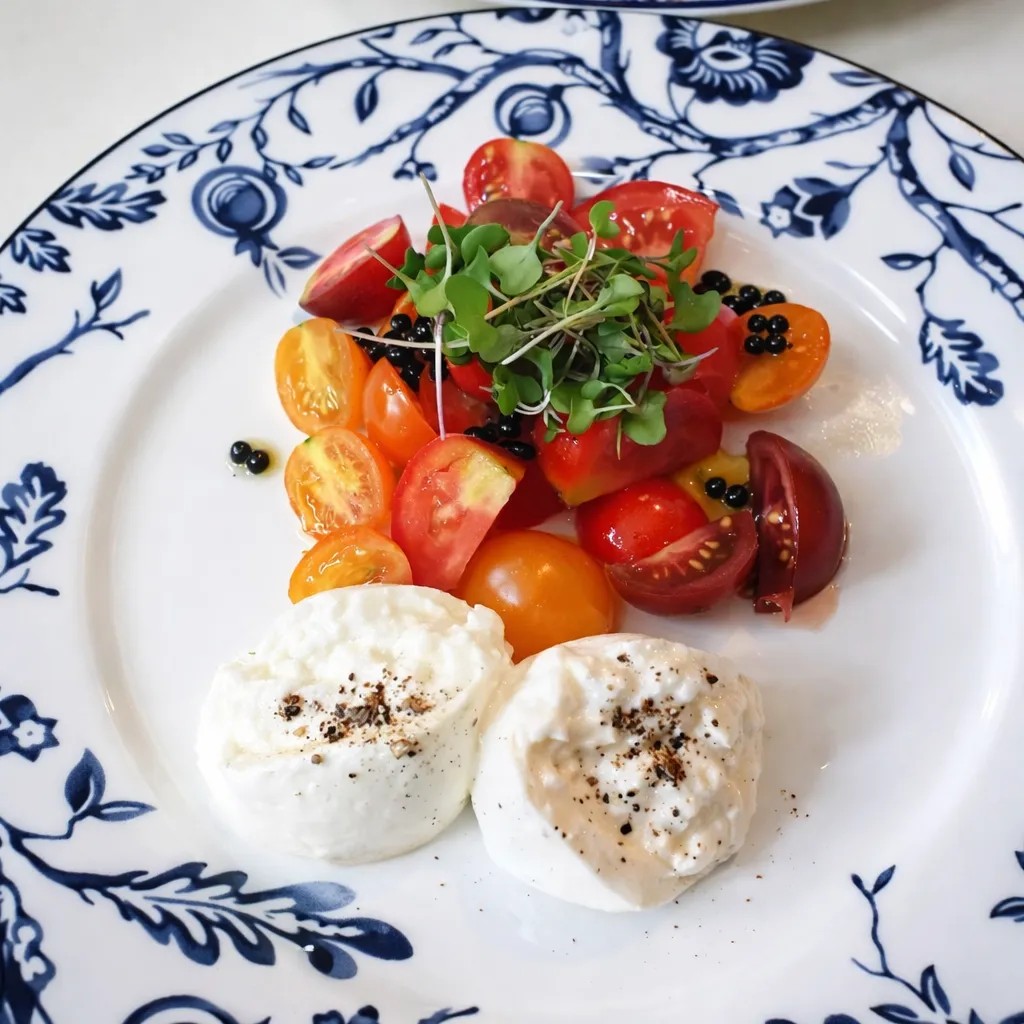 Image alt description