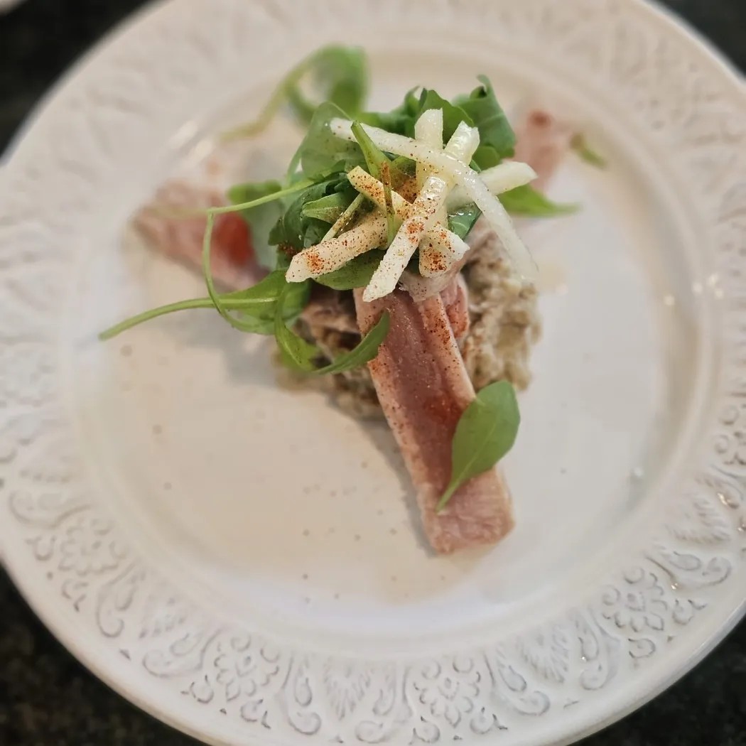 Image alt description