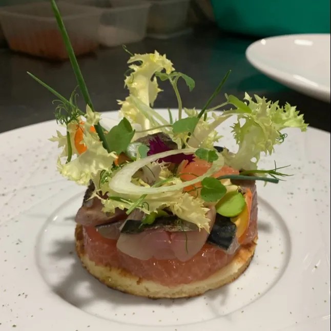 Image alt description