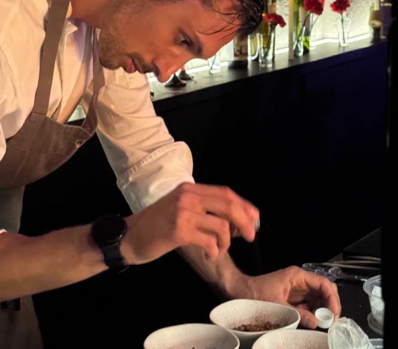 Image alt description