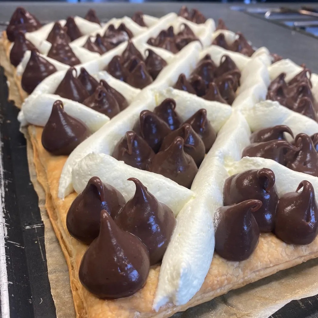 Image alt description