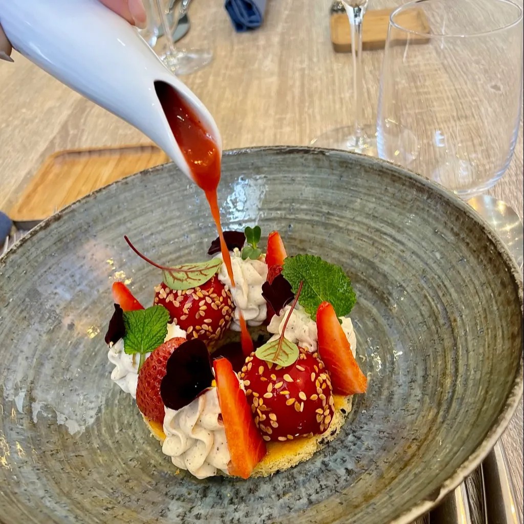 Image alt description