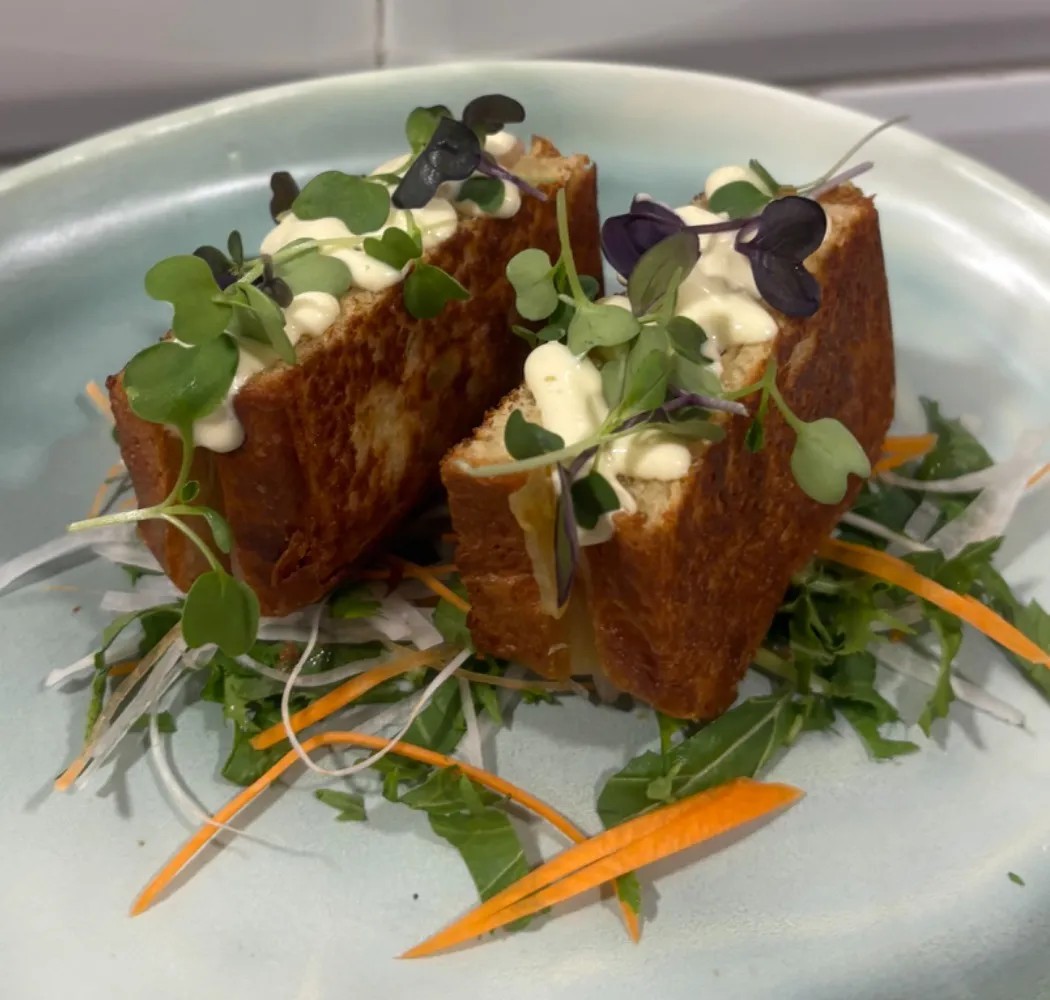 Image alt description