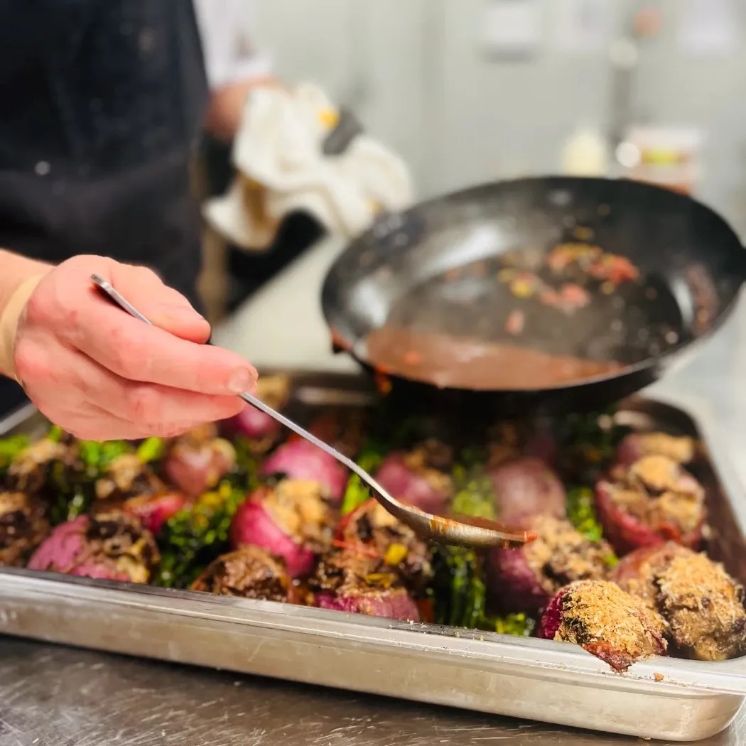 Image alt description