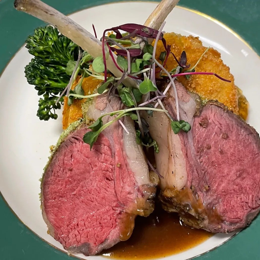 Image alt description