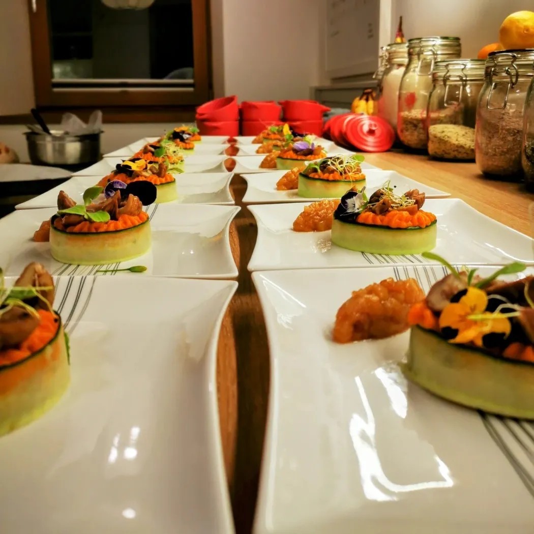 Image alt description