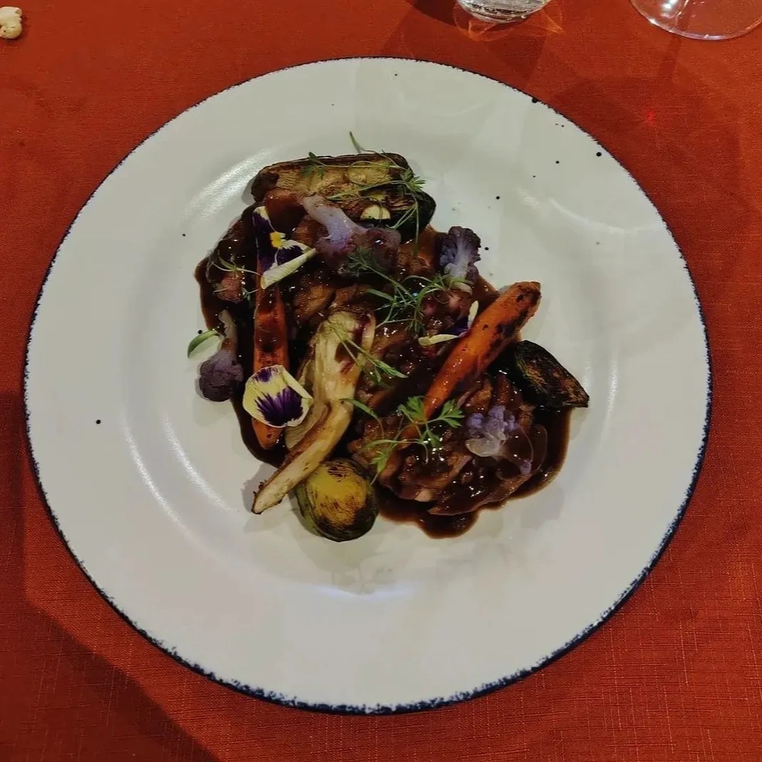 Image alt description