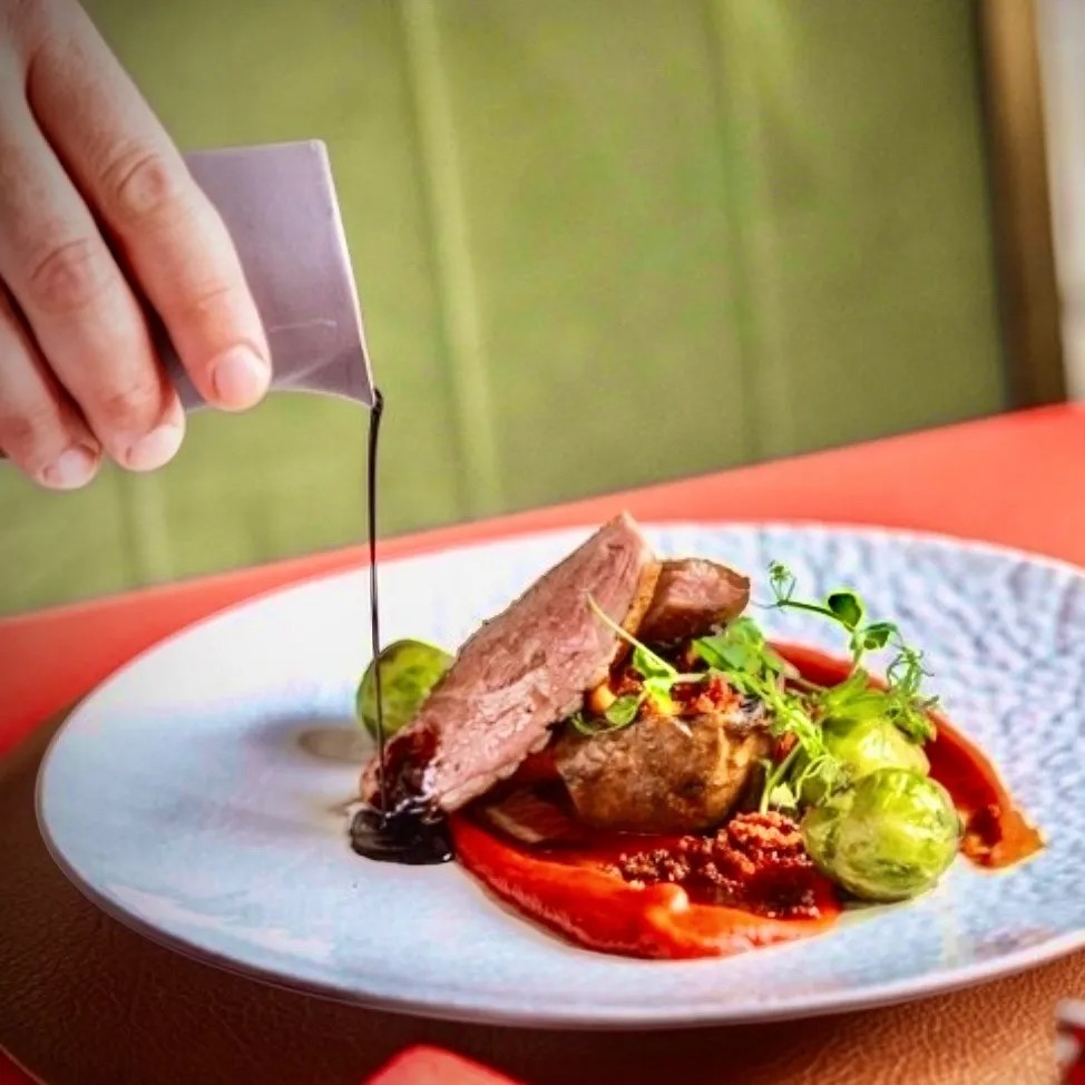 Image alt description