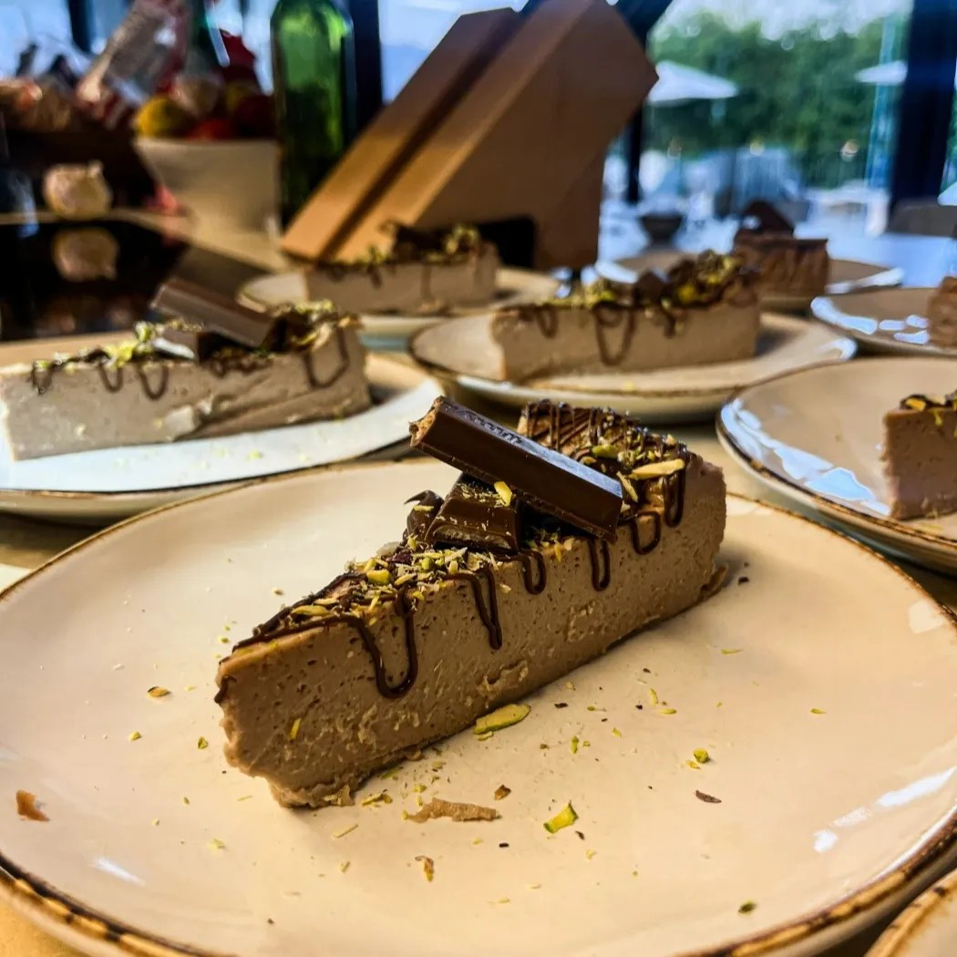 Image alt description