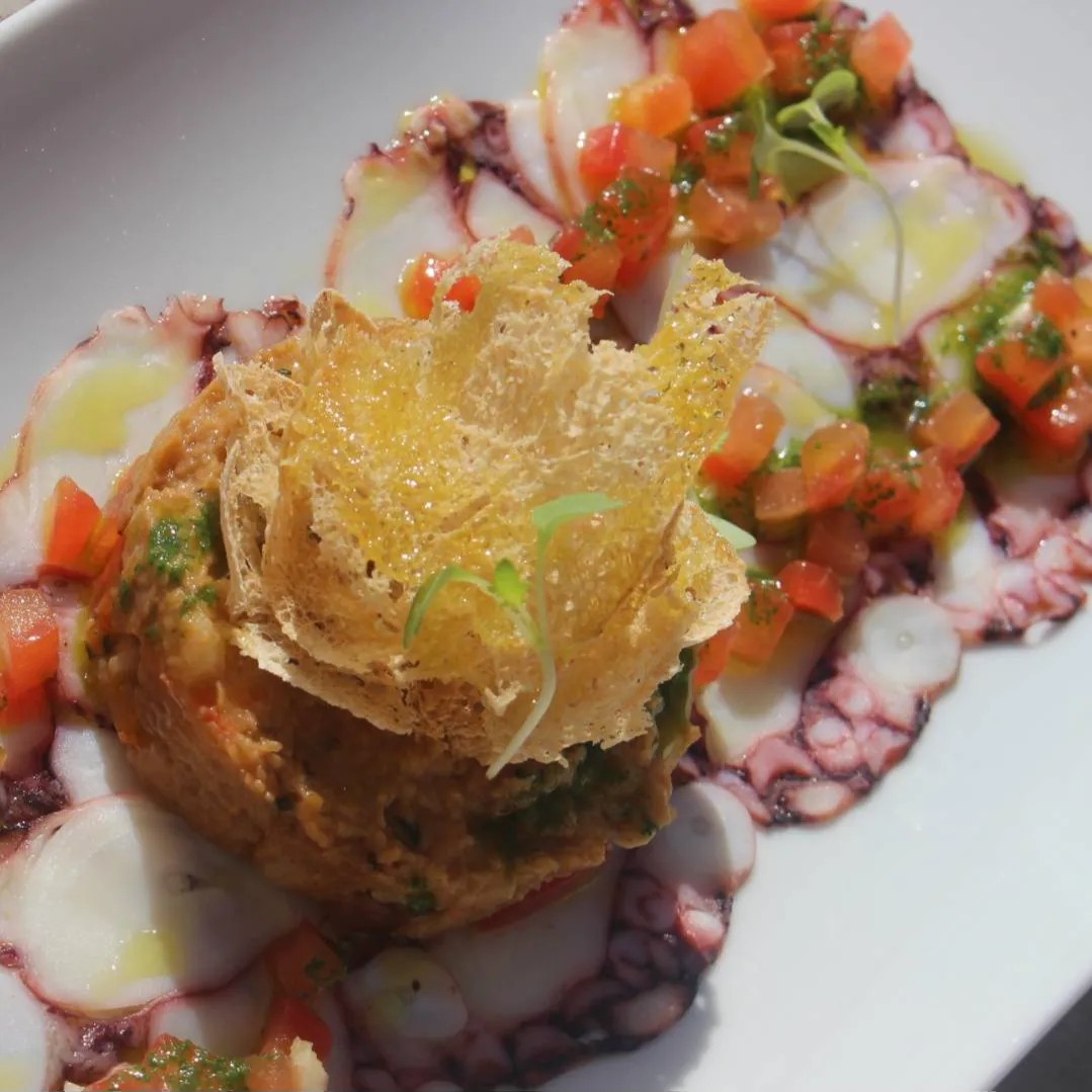 Image alt description