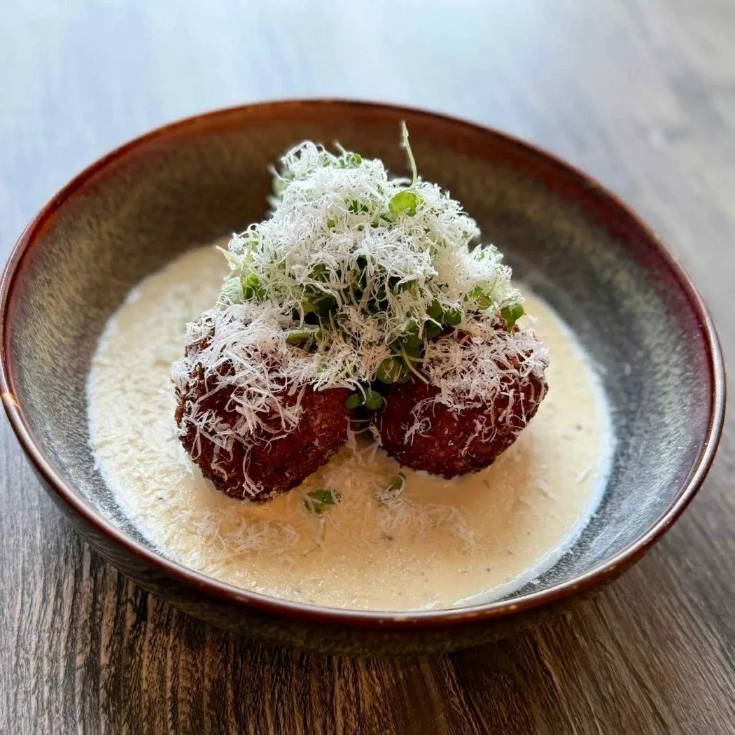 Image alt description