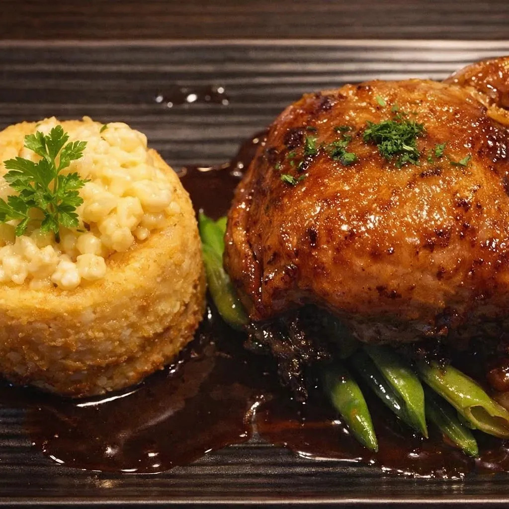 Image alt description