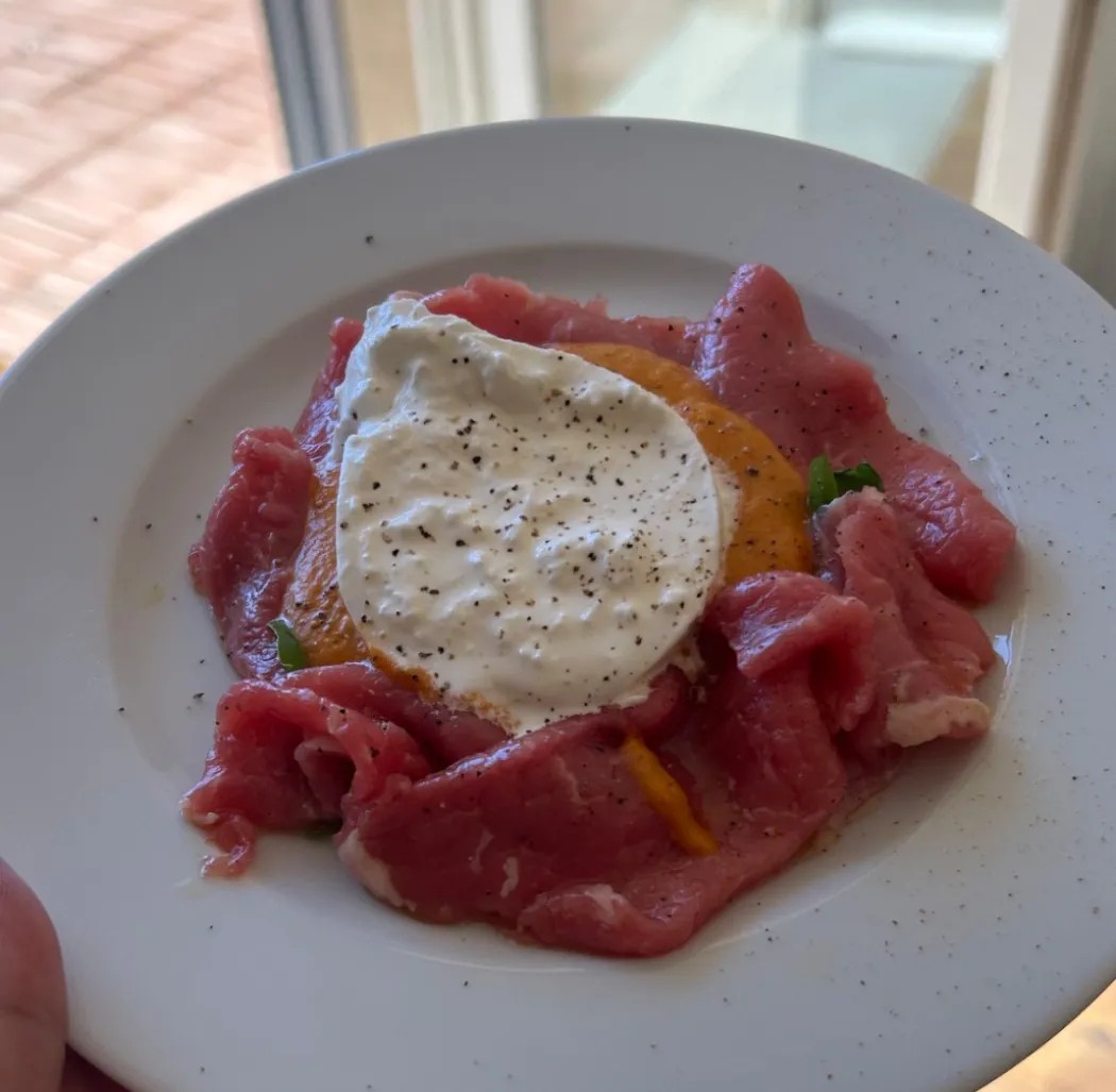 Image alt description