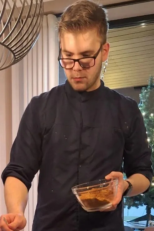 Image alt description