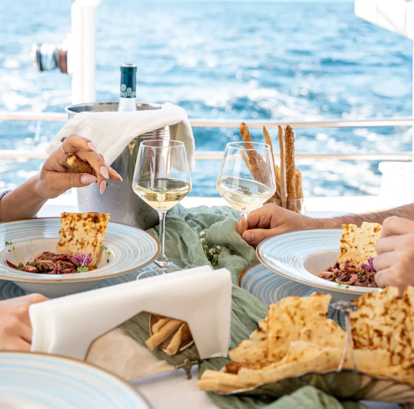 Image alt description