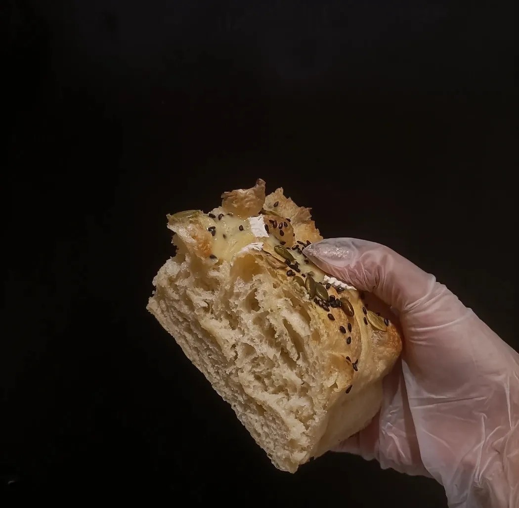 Image alt description